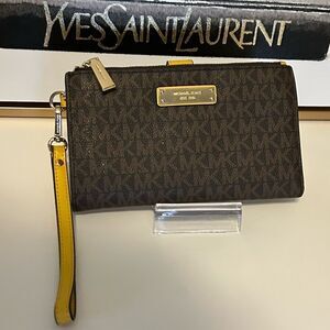 Michael Kors Signature Adele Smartphone double upper Wallet Wristlet 
Cellphone